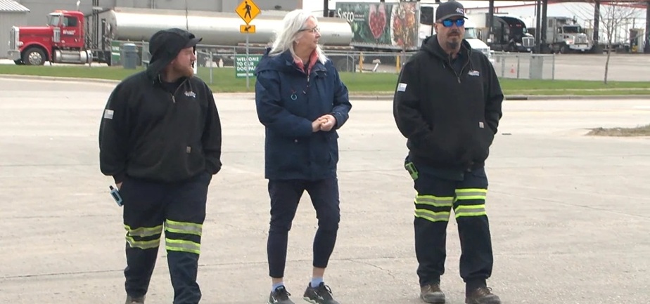 Essentia Health registered nurse Bonnie Lee and two drivers from All Pro Towing in Fargo, North Dakota