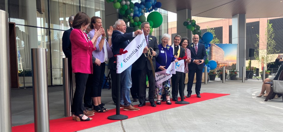 VNL opening ceremony ribbon cutting